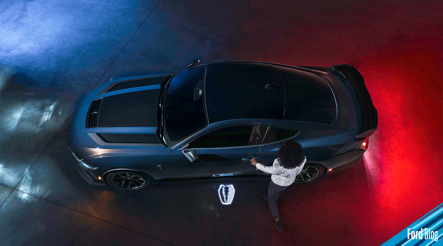 Ford Mustang Dark Horse te recibe con un tapete de luz antes de disfrutar sus 500HP