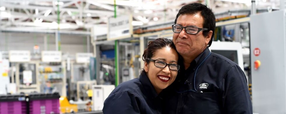 Un padre inspira a su hija para trabajar en Ford