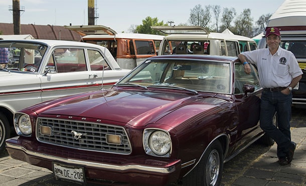 Un padre inspira a su hijo con su esfuerzo para trabajar en Ford