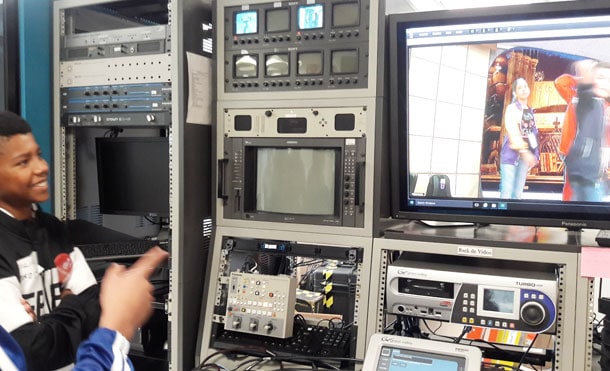 Alumnos Escuelas Públicas Ford Ganadores en Olimpiada del Conocimiento 2018 recorren instalaciones