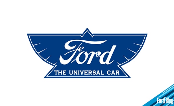 Logotipo de Ford de 1912: base triangular y alas con la leyenda The Universal Car