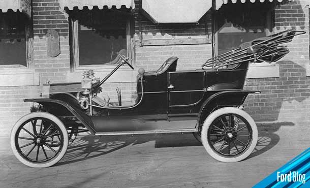 El primer número de la revista Ford Times se lanzó en 1908 la época dorada estadounidense