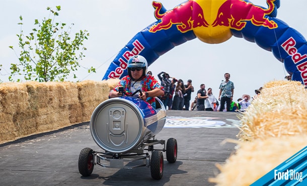 En colaboración con Ford se dio Red Bull Soapbox Race, divertida carrera de autos sin motor