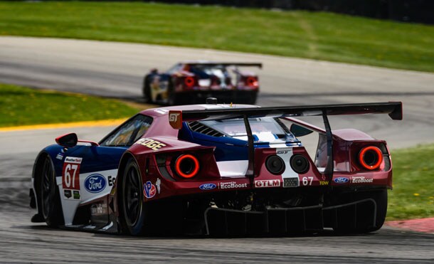 Auto deportivo Ford GT listo para la pista de la Carrera Le Mans 