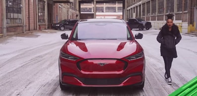 Descubre cómo varias mujeres redefinen la fuerza a través del reto Show Some Muscle