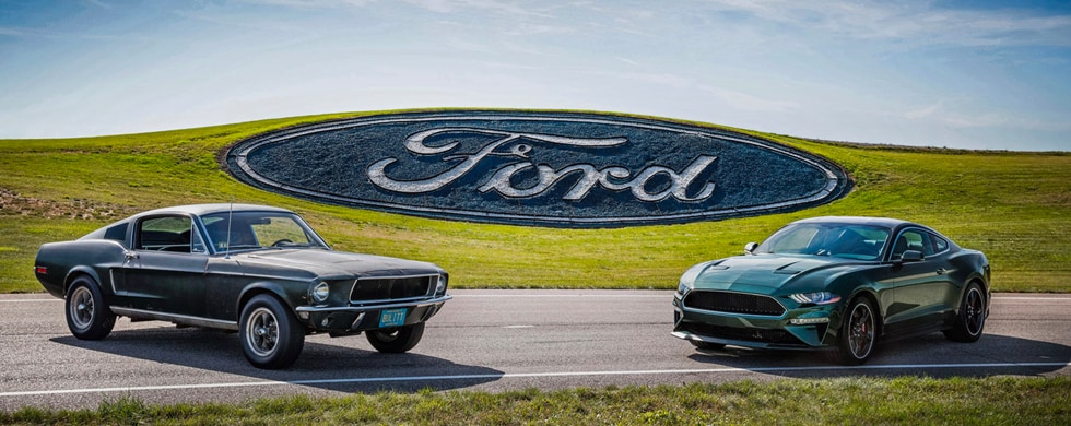 El Ford Mustang Bullitt de 1968 y el de 2019 en oficinas de Ford