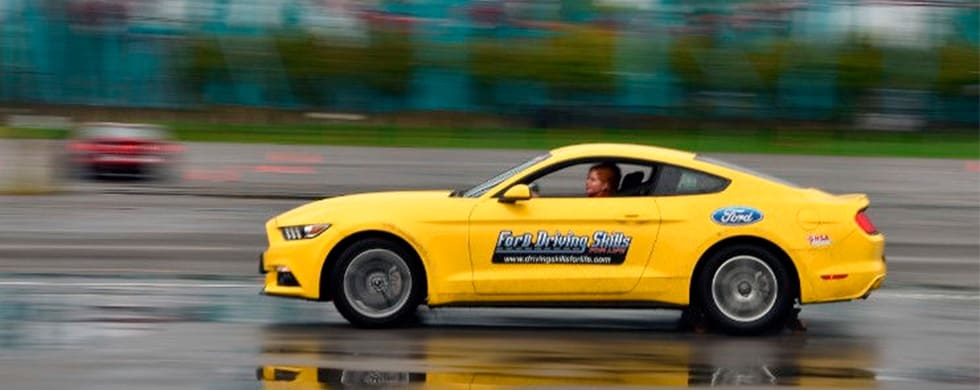 Ford utiliza un Auto Deportivo Mustang para el Programa Driving Skills for Life. ¡Descúbrelo!