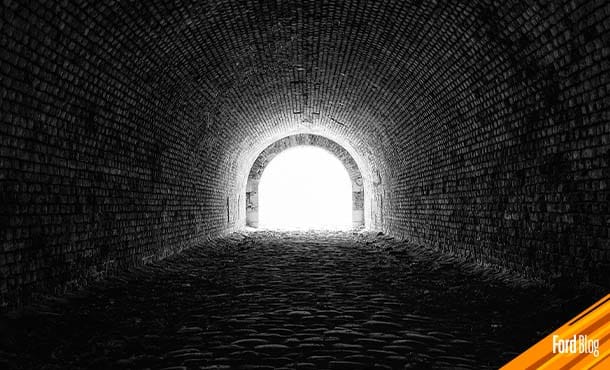 Conoce cómo el efecto túnel reduce la visibilidad al conducir y enfoca solo una pequeña área