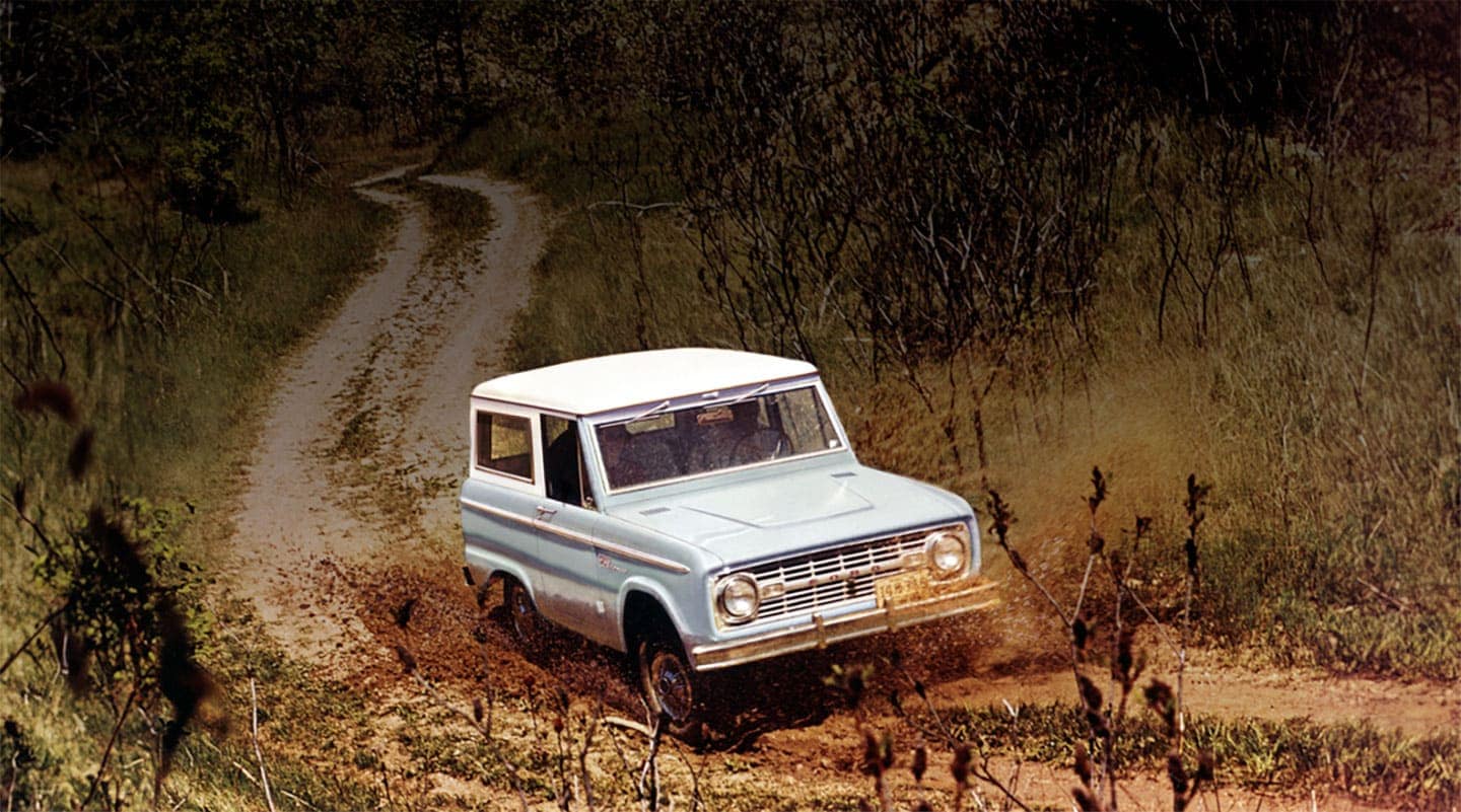 Primera Generación de la Primera Ford Bronco en 1966, el Vehículo que Revolucionó el Todoterreno
