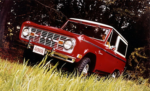 Camioneta Ford Bronco 1966 capaz de superar todos los terrenos dentro y fuera de la carretera