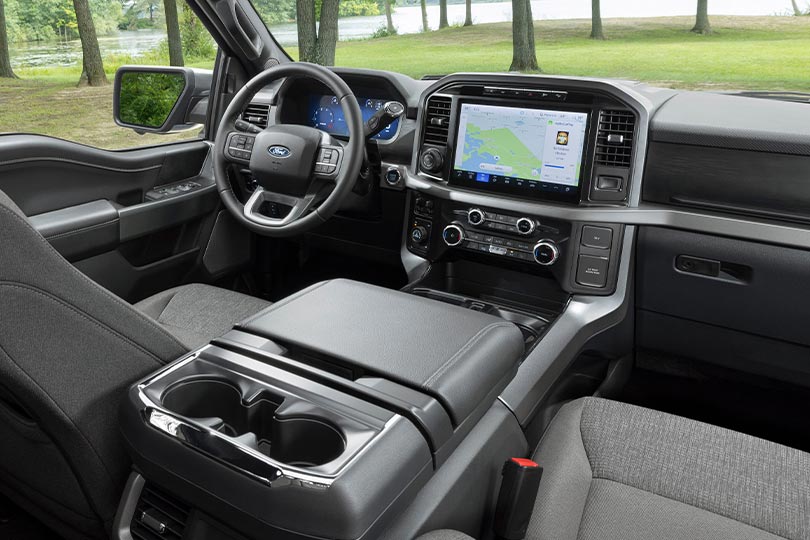 Camioneta pickup Ford F150 Híbrida 2026, con un Habitáculo tecnológico y cómodo para conductor