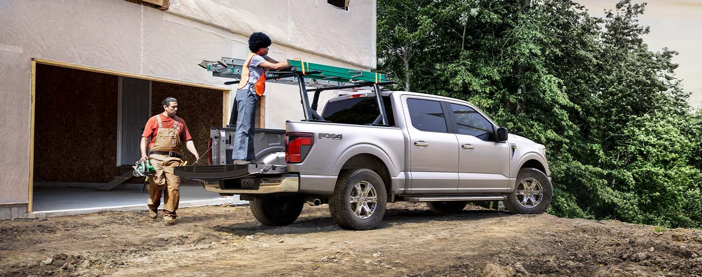 Ford F150 2025, Pickup equipada con Ganchos de sujeción y cubierta de batea
