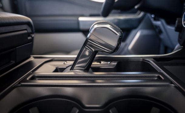 Camioneta Pickup Ford Lobo Híbrida 2022 con Palanca de Velocidades Forrada en Piel