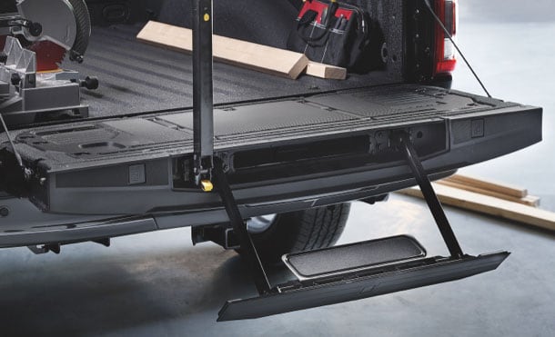 Escalón en Batea. Fácil Acceso al Área de Carga de Camioneta Pickup Ford Lobo Híbrida 2022