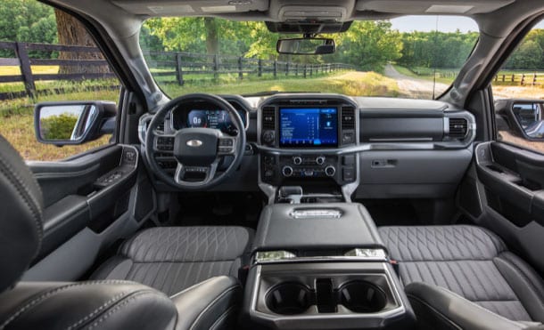 Cómodo Diseño, Tecnología y Espacio Interior de Cabina en Camioneta Pickup Ford Lobo Híbrida 2022