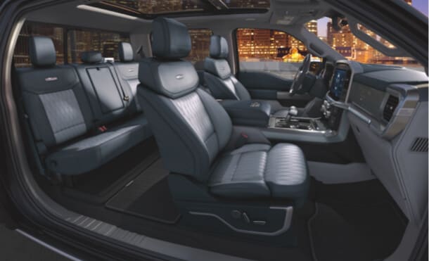 Equipada con lujoso y cómodo interior, Ford Lobo Híbrida 2023 incluye la mejor Tecnología y confort