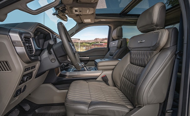 Nivel de Confort extraordinario de Asientos Multi Contour con Masaje de Ford Lobo HEV 2024