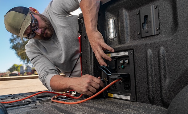 Pro Power On Board, Generador Eléctrico para conectar herramienta equipado en Ford Lobo HEV 2024