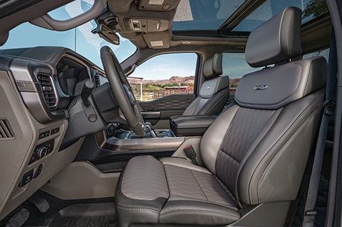 Interior de Gran Lujo y Comodidad de Ford Lobo Platinum Plus HEV 2025, Pickup Híbrida