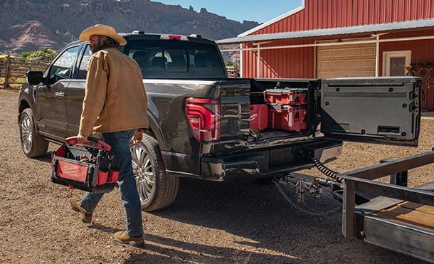 Batea Multiacceso permite abrir portón trasero de Ford Lobo Híbrida 2025 de diversas maneras