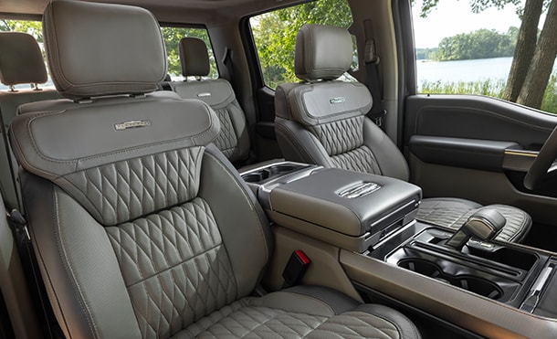 Descubre el interior exclusivo de la versión híbrida de Ford Lobo Platinum Plus 2025