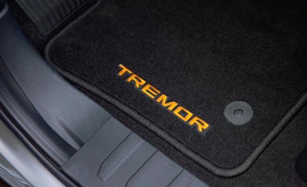 La Camioneta Pickup Ford Lobo Tremor 2022 integra Distintivos de la Edición Especial en Vestiduras