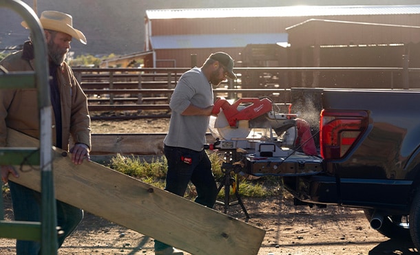 Ford Lobo 2024, Camioneta Pickup con Generador Eléctrico que permite conectar herramienta y equipos