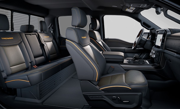 Interior de Diseño Exclusivo y Logo Tremor en Asientos de Ford Lobo Tremor 2025, Pickup 4x4