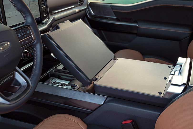 Ford Lobo 2026 Pickup lista para el Trabajo con Mesa Plegable en el Habitáculo