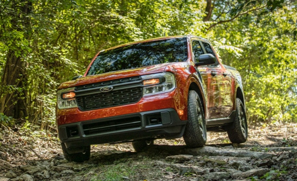 Las capacidades de la Camioneta Pickup Ford Maverick 2023 te permiten recorrer caminos difíciles
