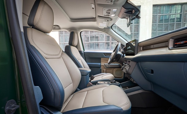 Vestiduras en Piel y Asientos de Ajuste Eléctrico equipados en Ford Maverick HEV 2025