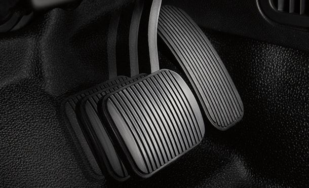 El camión Ford Transit Chasis 2020 está equipado con Asistencia Electrónica de Frenado