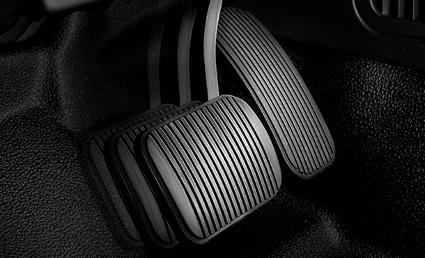 La Asistencia Electrónica de Frenado de Ford Transit Chasis 2021 actúa en emergencias