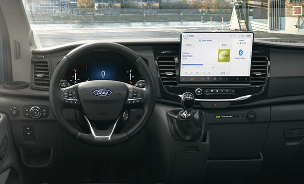 Pantalla Táctil de 12 pulgadas con Android Auto y Apple CarPlay equipada en Ford Transit Chasis