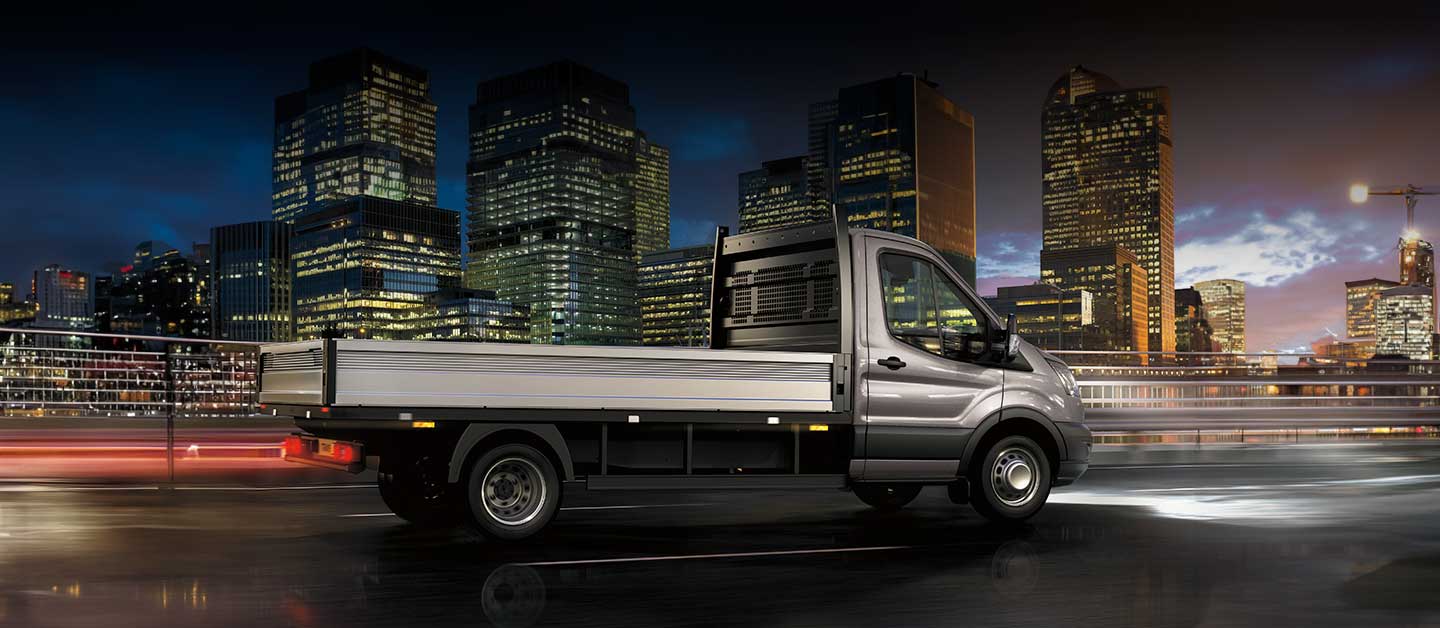 Descubre Capacidad, Características y Especificaciones del Camión de Carga Ford Transit Chasis 2026