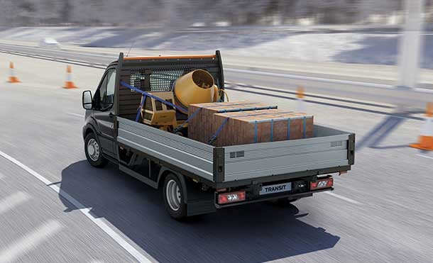 Descubre la excepcional capacidad de carga de hasta 2.7 toneladas de Ford Transit Chasis 2026