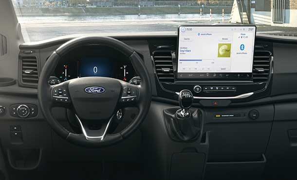 Pantalla compatible con Android Auto y Apple CarPlay inalámbricos de Ford Transit Chasis 2026