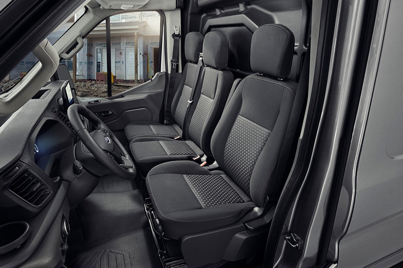 Camión de Trabajo Ford Transit Chasis 2027 con Cabina ergonómica y de gran Tecnología