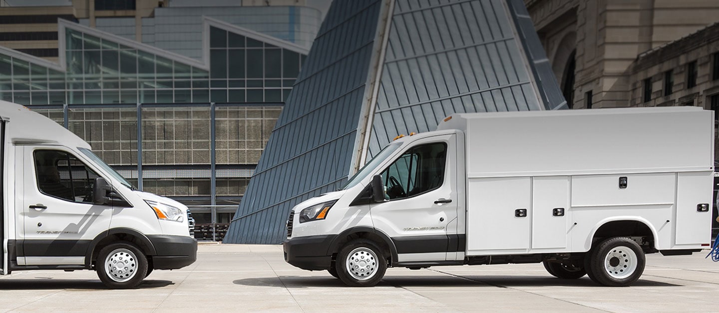 Información relevante del camión ligero de trabajo Ford Transit Chasis 2020
