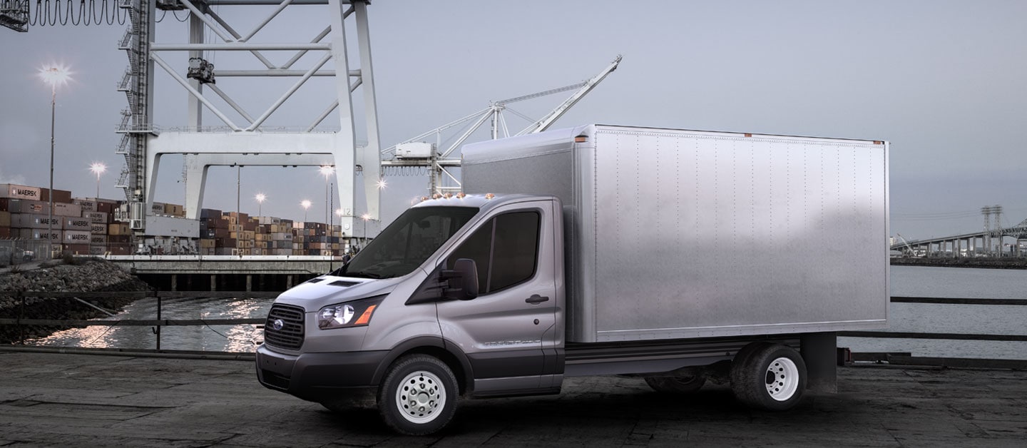 Información relevante del camión de trabajo Ford Transit Chasis 2019