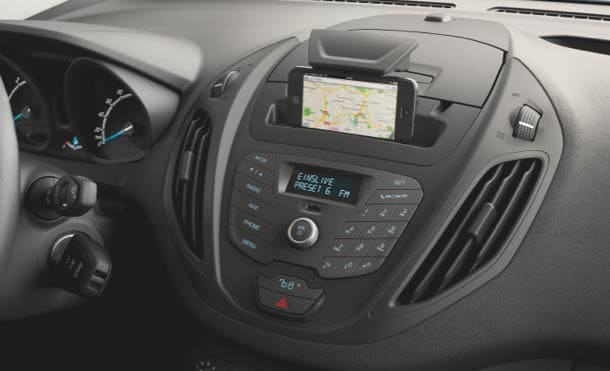 Conecta tu Smartphone al sistema de Audio de Ford Transit Courier 2021 mientras consultas la ruta