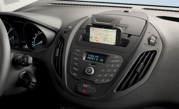 MyFord Dock equipado en Ford Transit Courier 2023, diseñado para visualizar tu Smartphone