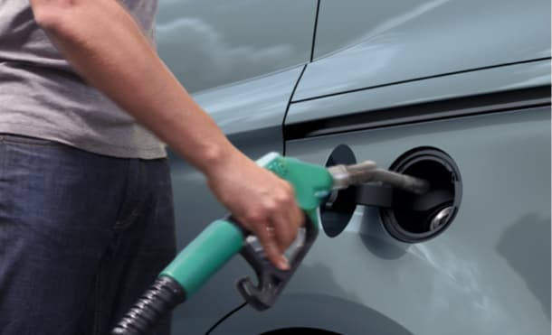 Ford Transit Courier 2023 incluye llenado sin tapón Easy Fuel antirobo para mayor comodidad
