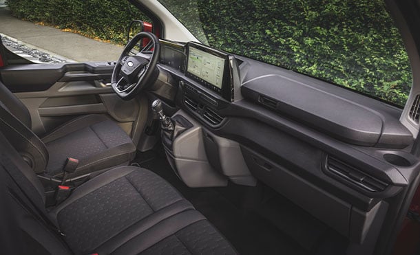 Nuevo y Espacioso Diseño Interior de Ford Transit Custom 2024, Camioneta ideeal para negocio