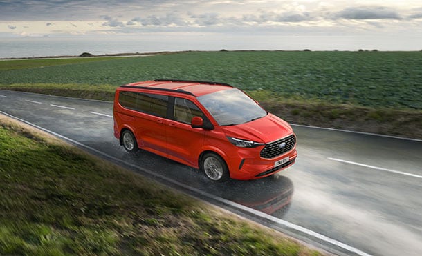 Manejo cómodo y de gran rendimiento gracias a Transmisión Automática de Ford Transit Custom 2026