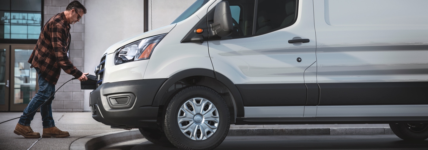 Conoce las diferentes Versiones de Ford E-Transit 2023 para elevar la productividad de tu Negocio