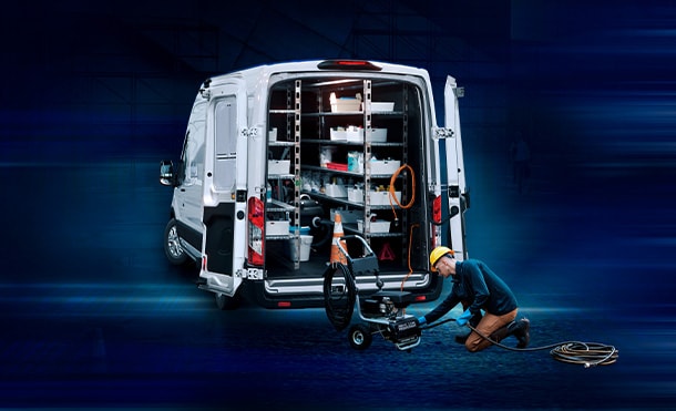 Conecta Herramientas o dispositivos eléctricos al generador de corriente de Ford E-Transit 2024