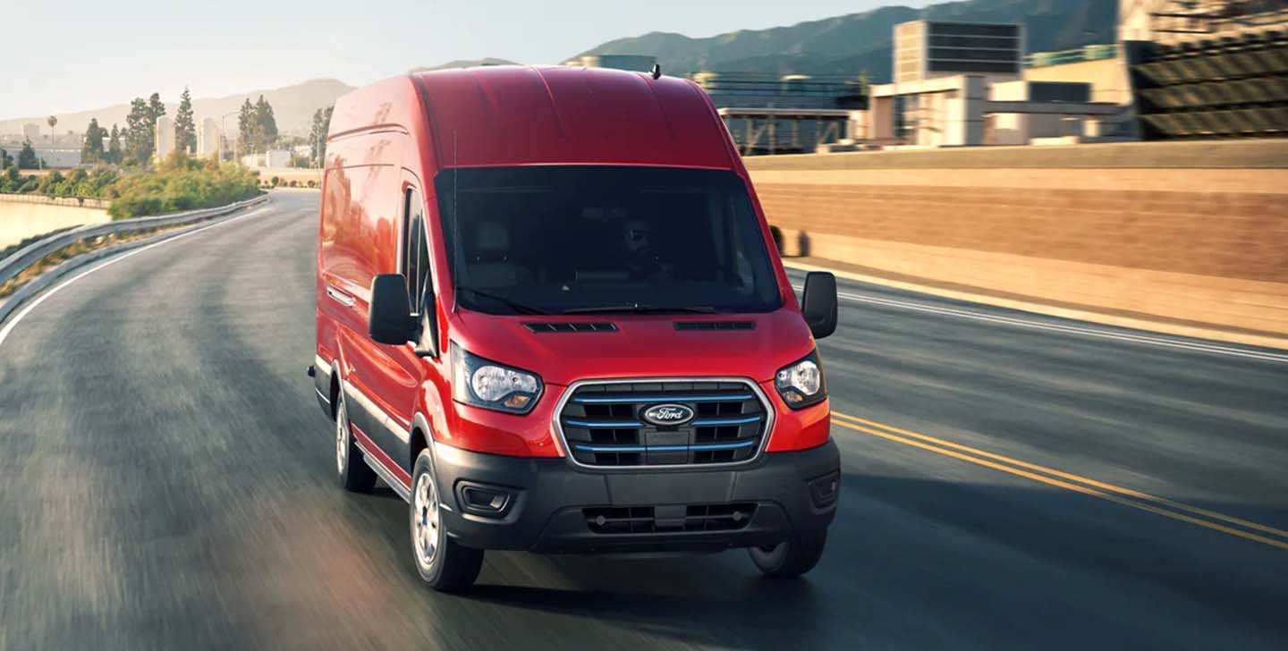 Tecnologías y Asistencias de Seguridad equipados en la Van Eléctrica Ford E-Transit 2026