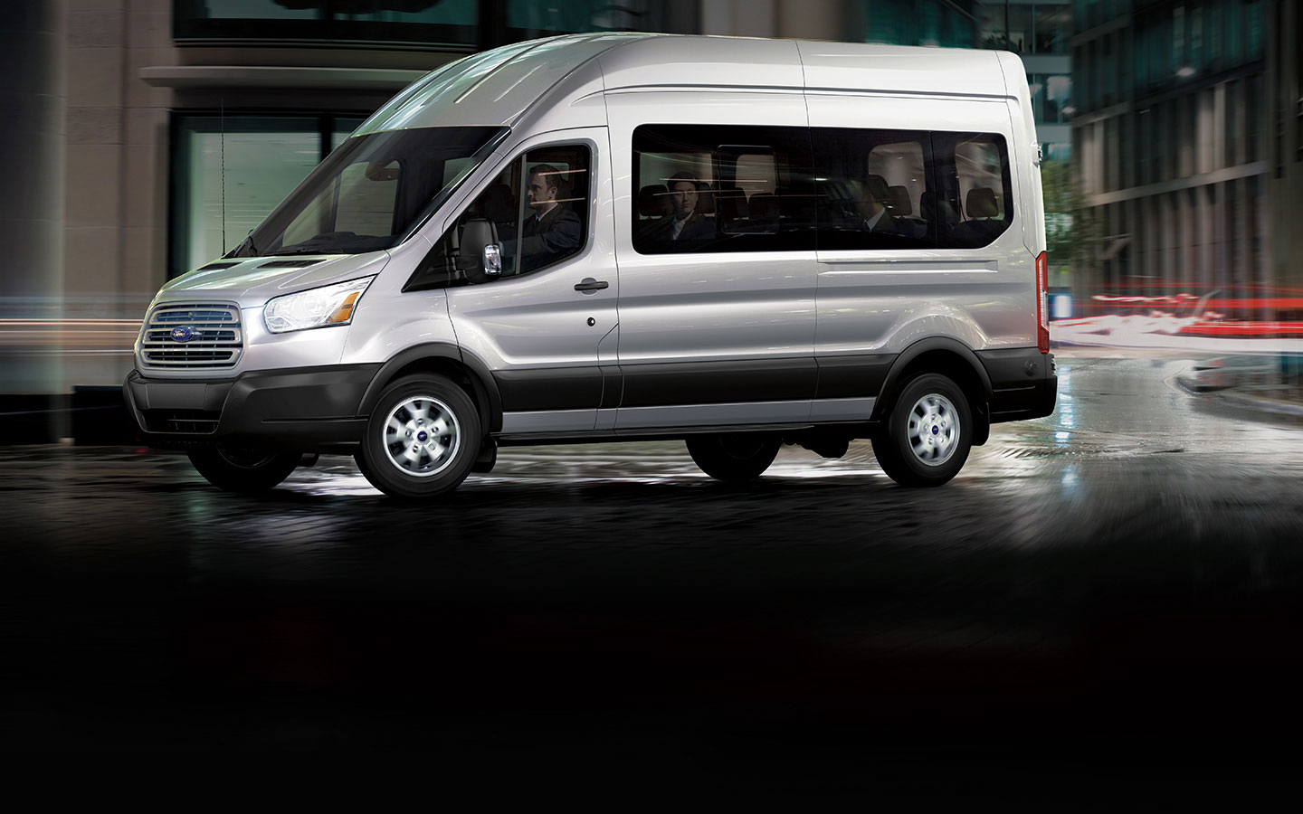 Transit Pasajeros Van de Turismo y Corporativa Ford México