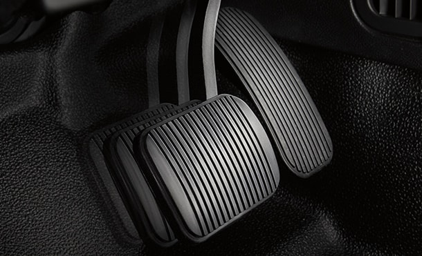 La vagoneta Ford Transit Pasajeros 2020 está equipada con Asistencia Electrónica de Frenado